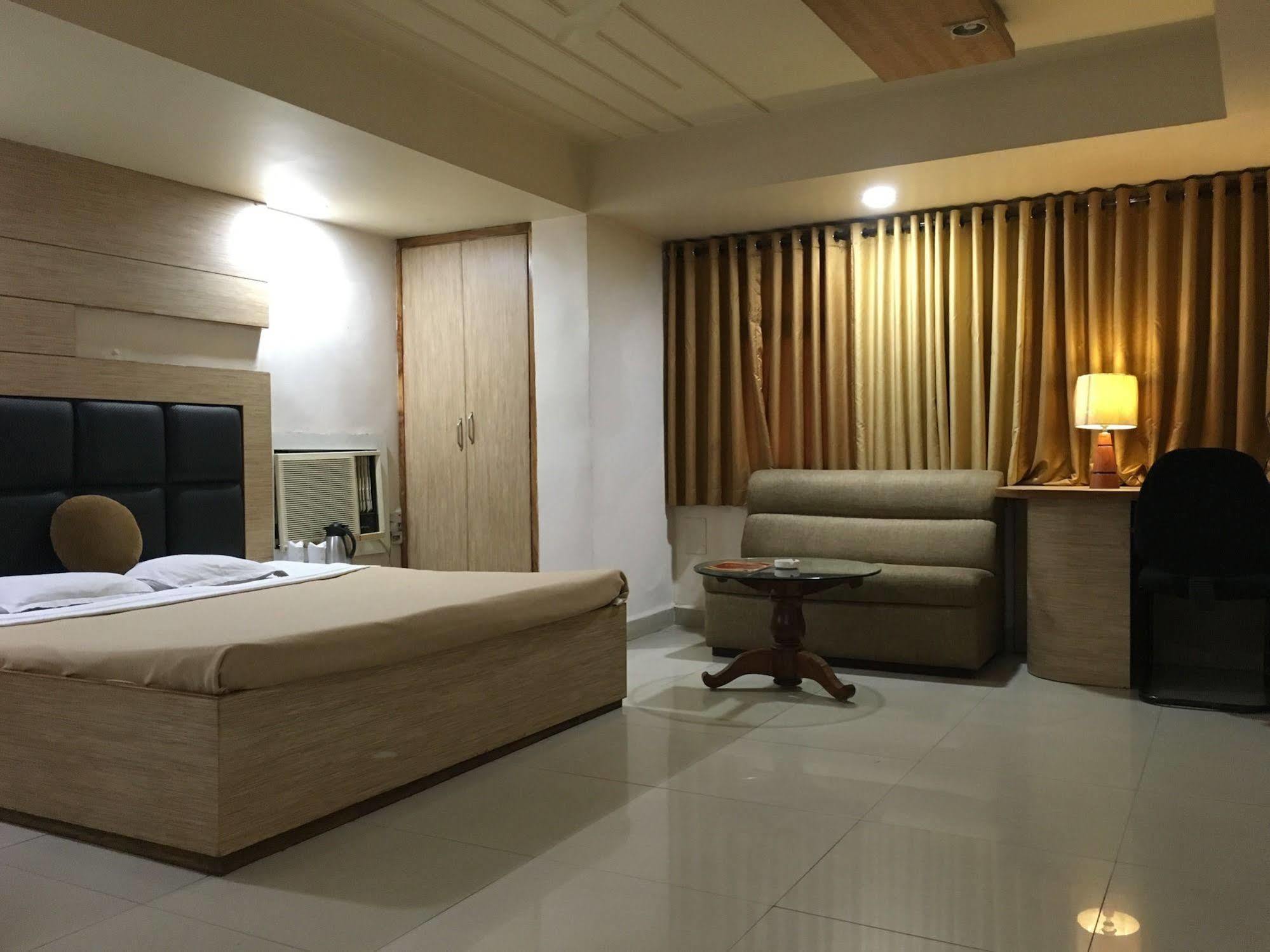 Hotel Grand Arjun Raipur  Exterior photo